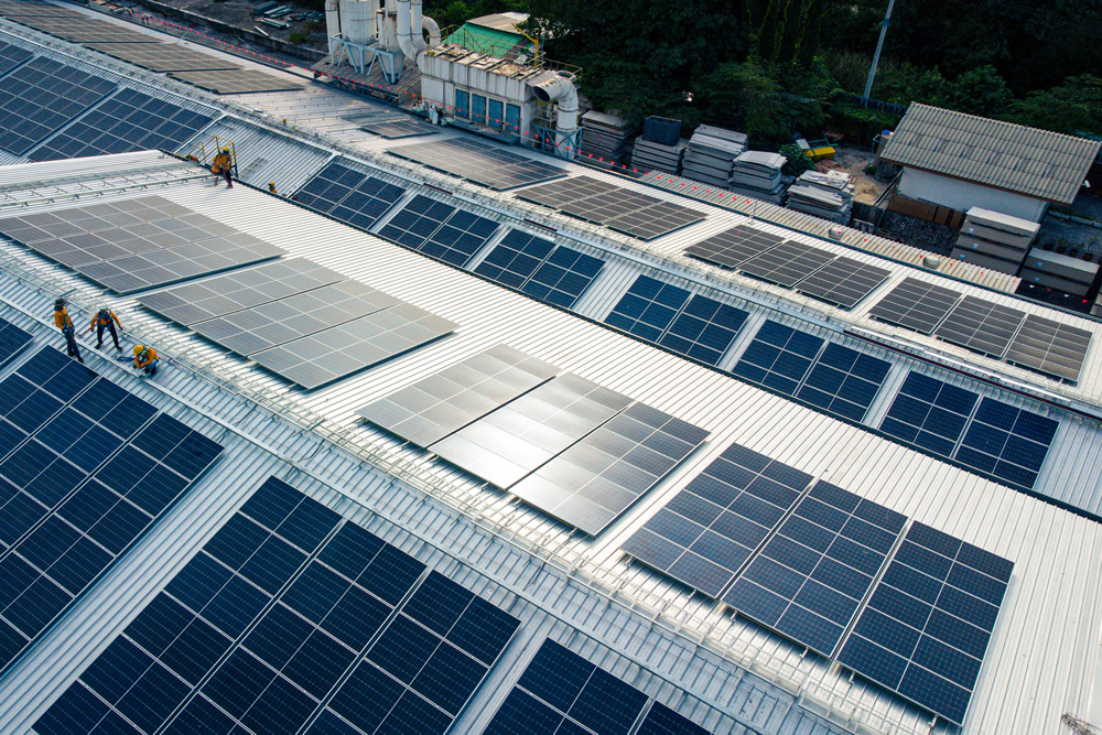 instalacion-paneles-solares-fabricas-y-naves-1